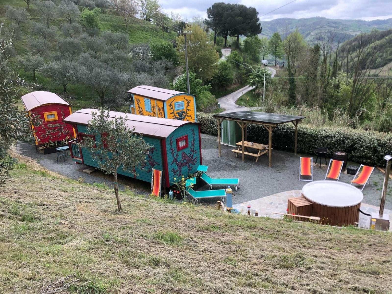 Agriturismo La Rovere - I Carrozzoni Gitani Коссано-Бельбо Экстерьер фото